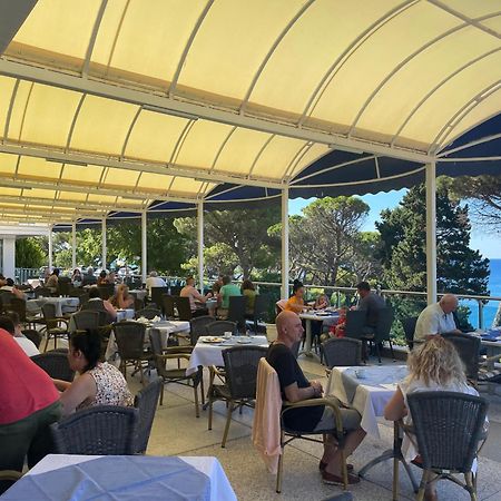 Corpus A - Hotel Albatros Ulcinj Bagian luar foto