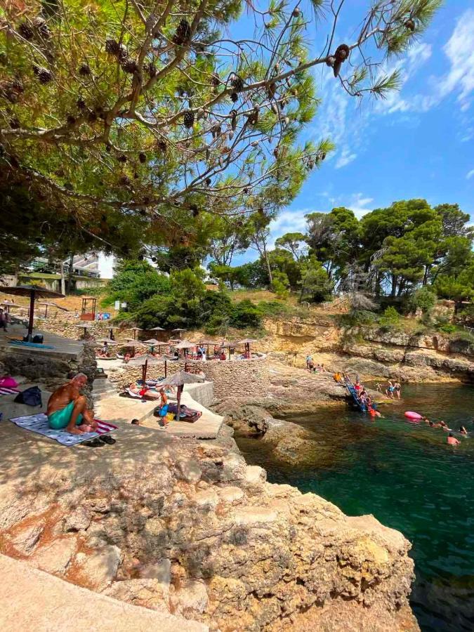 Corpus A - Hotel Albatros Ulcinj Bagian luar foto