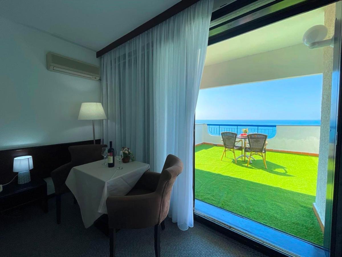 Corpus A - Hotel Albatros Ulcinj Bagian luar foto