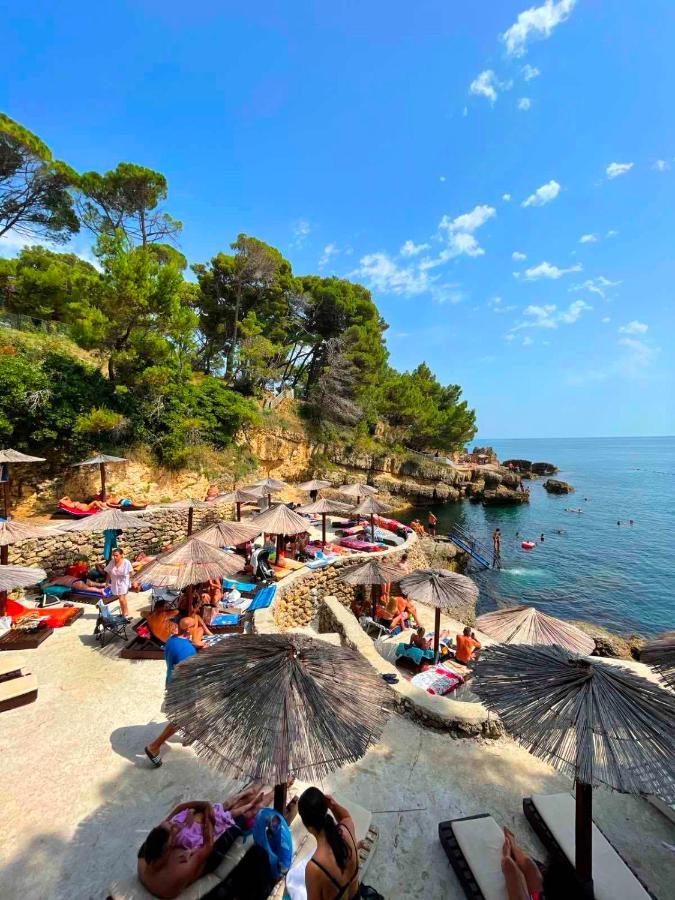 Corpus A - Hotel Albatros Ulcinj Bagian luar foto