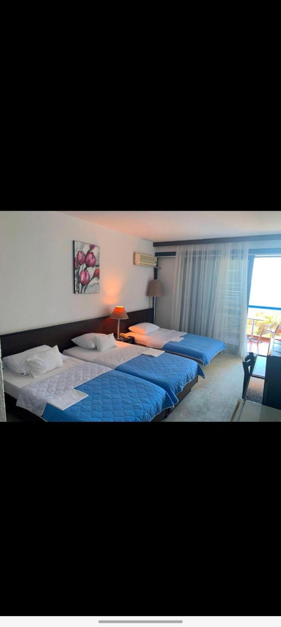 Corpus A - Hotel Albatros Ulcinj Bagian luar foto