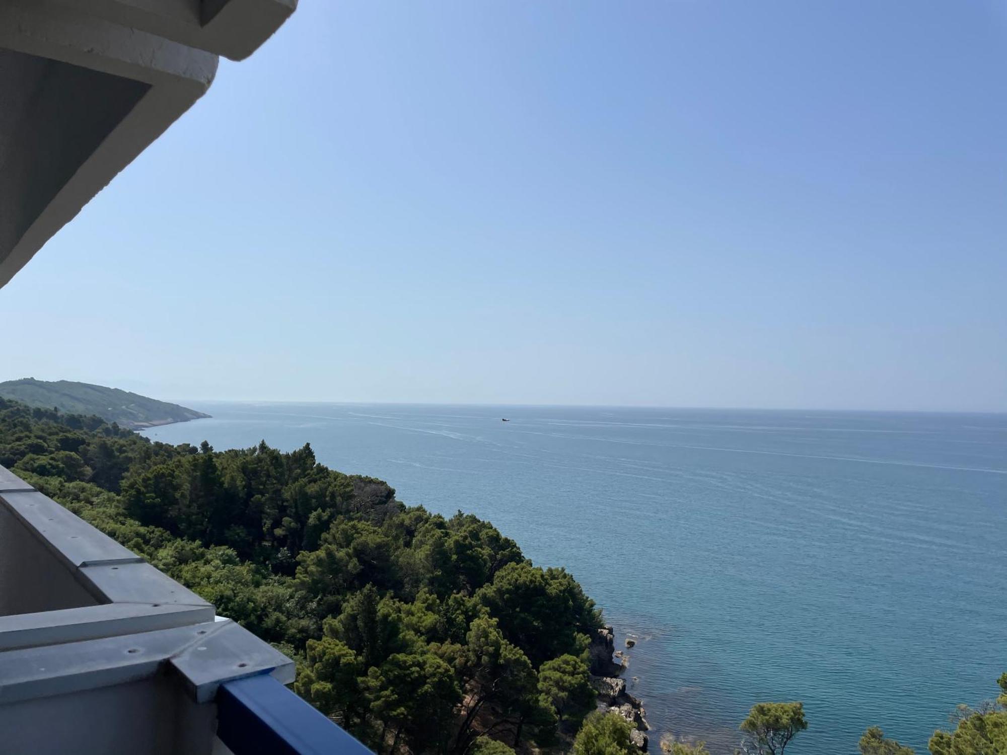 Corpus A - Hotel Albatros Ulcinj Bagian luar foto