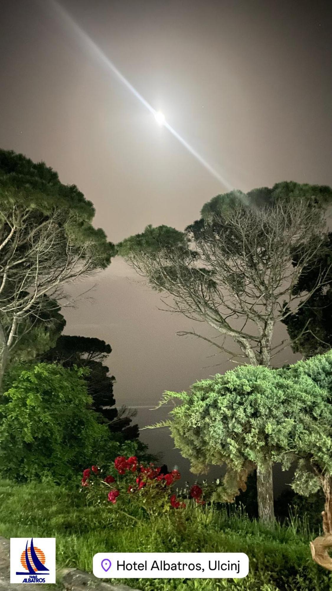 Corpus A - Hotel Albatros Ulcinj Bagian luar foto