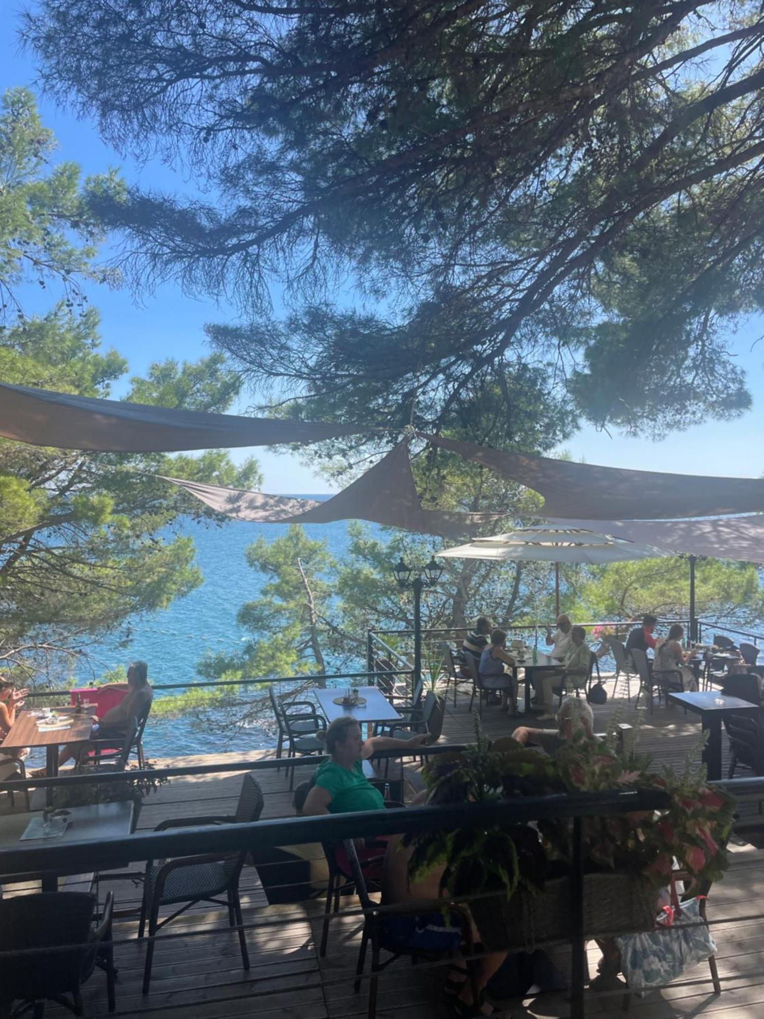 Corpus A - Hotel Albatros Ulcinj Bagian luar foto